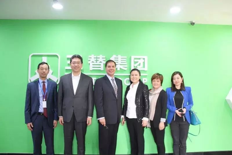 美國華盛頓州中國關(guān)系委員會(huì)董事會(huì)副主席楊開元（Jim Young）、美國全球策略聯(lián)盟CEO David Ganda等一行赴三替集團(tuán)考察交流.jpg