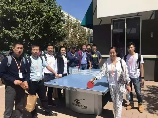 陶曉鶯董事長隨代表團(tuán)到Facebook參觀考察（據(jù)說扎克伯格在工作閑暇之余會(huì)來此打乒乓）.jpg